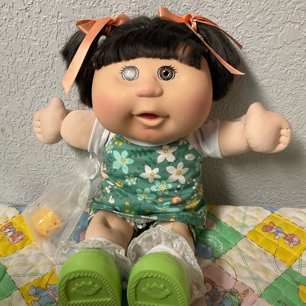 Cabbage Patch Kid Girl Black Hair Brown Eyes WCT-71B with Birth Certificate 2017